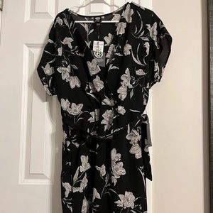 Bobeau Floral dress with waist tie Detail XL NWT